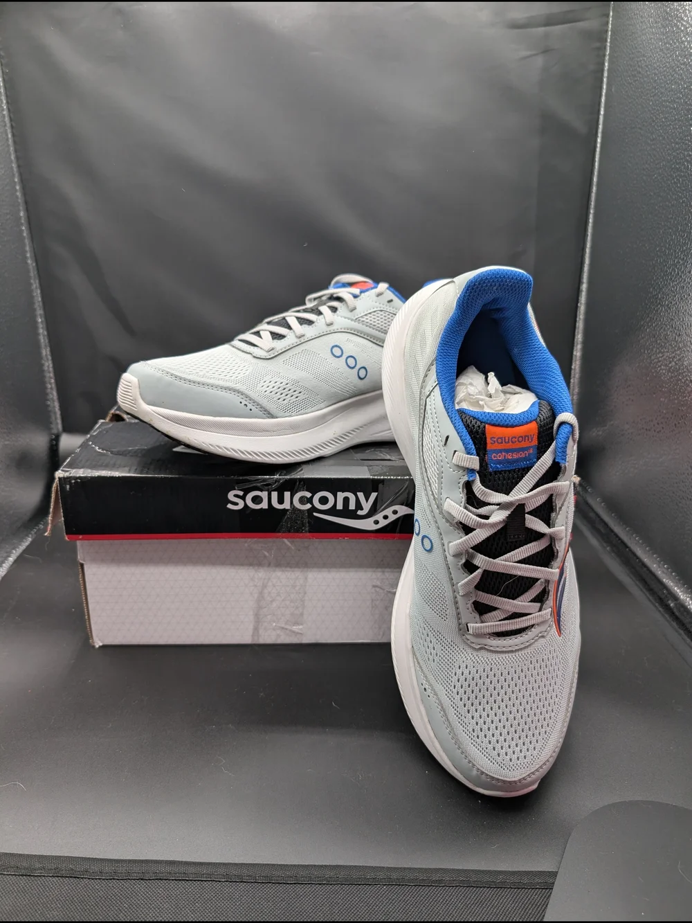 Saucony Men’s Running Shoes in Light Gray with Blue Accents